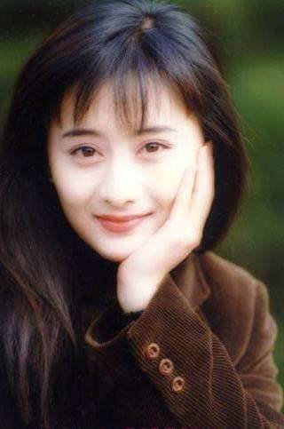 瓊瑤等她4年，9歲入行，19歲爆紅，37歲嫁地產富豪，50歲還猶如少女！