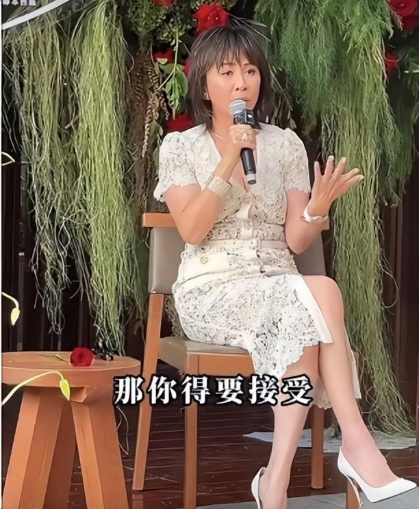 59歲劉嘉玲穿黑色透視裝曬完美身材，稱不想被梁朝偉管：一管就散，千萬不要管我