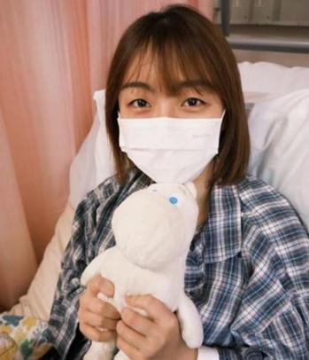 不到30歲！正妹主持驚傳「卵巢癌逝」捐大體　醫警告5徵兆：愛吃1物風險高