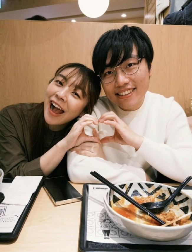 不到30歲！正妹主持驚傳「卵巢癌逝」捐大體　醫警告5徵兆：愛吃1物風險高