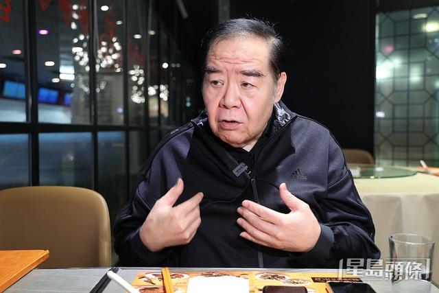 73歲鄭則仕自曝常在片場爆粗罵人！不覺後悔，守圈內規矩努力賺錢