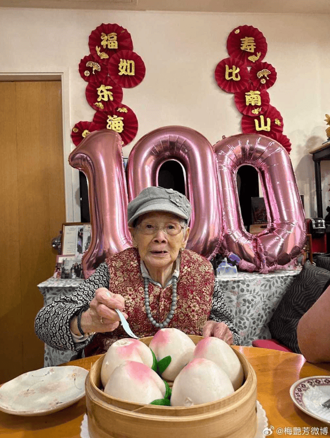 梅艷芳母親100歲生日，豪宅吃大餐精神抖擻，遠離長子后慈眉善目