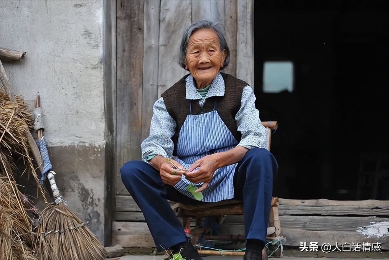 照顧女兒一家10年！親家母葬禮「我沒去參加」　3年後我老伴去世「女婿記仇」做法更狠：傷透了我的心