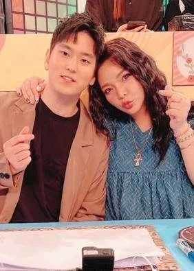 閃婚2年就動手！小13歲老公被問「為何要娶小甜甜」　他想也不想「講出真心話」親友傻眼：有夠可憐