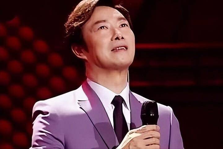 痴情的費玉清:告別初戀后終生未娶,最後與56歲紅顏知己不離不棄