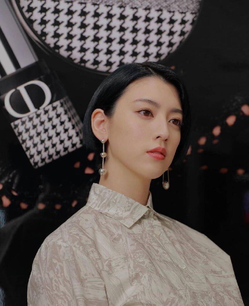 新生純慾女神！《今際》三吉彩花「冷豔絕美臉蛋」爆紅　曾是周董MV主角「19歲剪掉長髮」清純氛圍大轉型