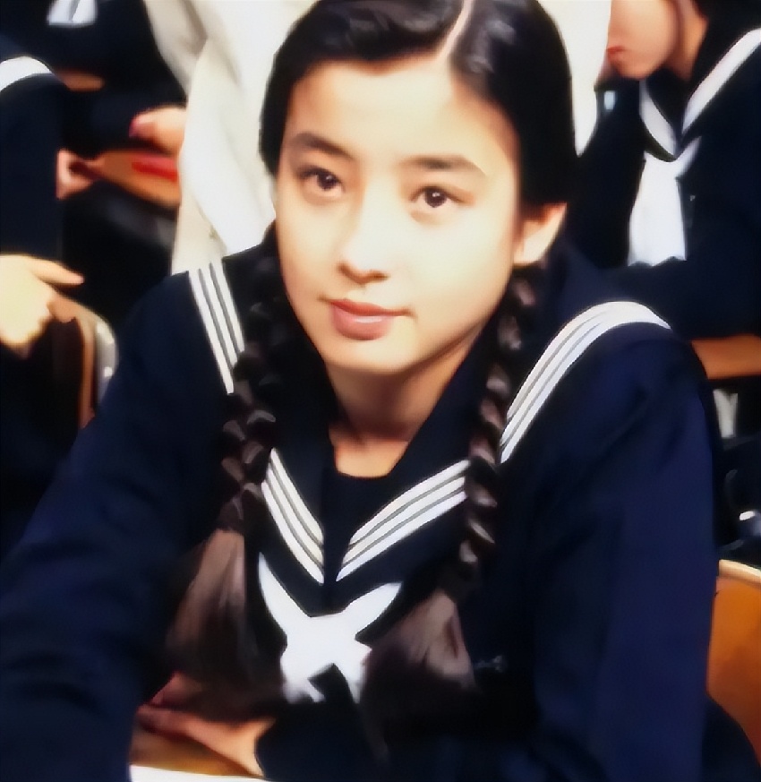 狠母親手下藥！她14歲「被送上導演的床」拍成人寫真　如今「親自了結媽媽」解脫了