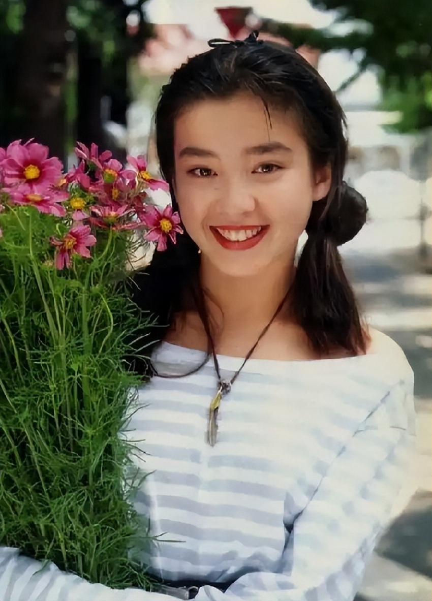 狠母親手下藥！她14歲「被送上導演的床」拍成人寫真　如今「親自了結媽媽」解脫了