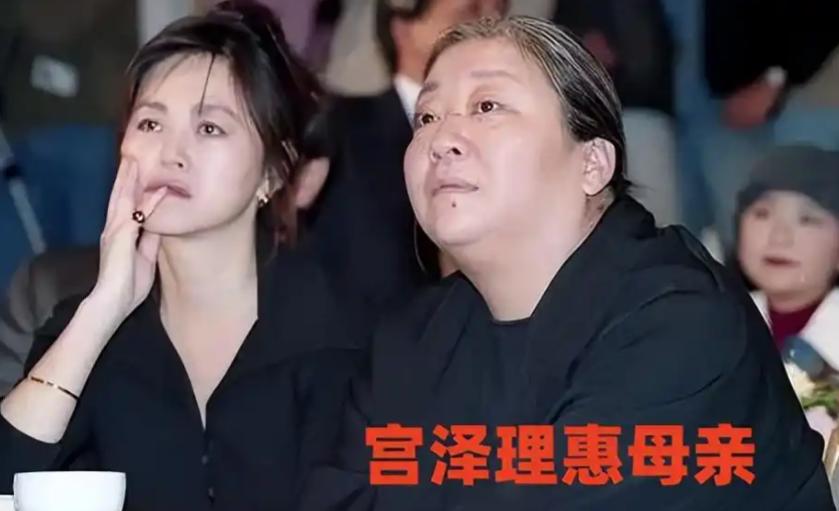 狠母親手下藥！她14歲「被送上導演的床」拍成人寫真　如今「親自了結媽媽」解脫了