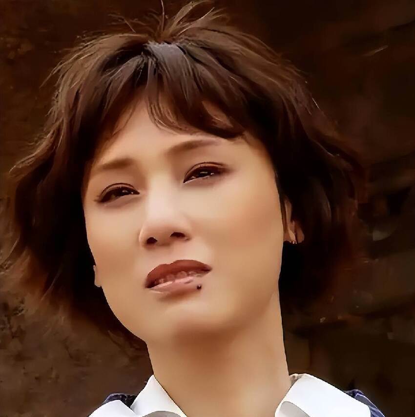 她長得太美被導演據為己有，同居27年無名無分，年僅63歲不治身亡