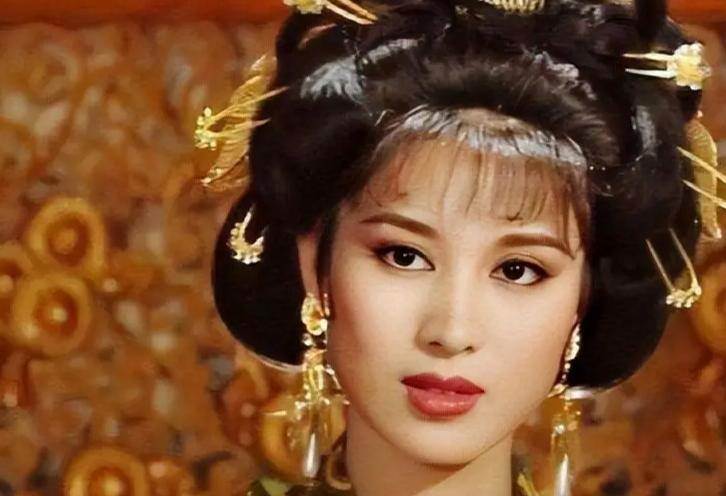 她長得太美被導演據為己有，同居27年無名無分，年僅63歲不治身亡