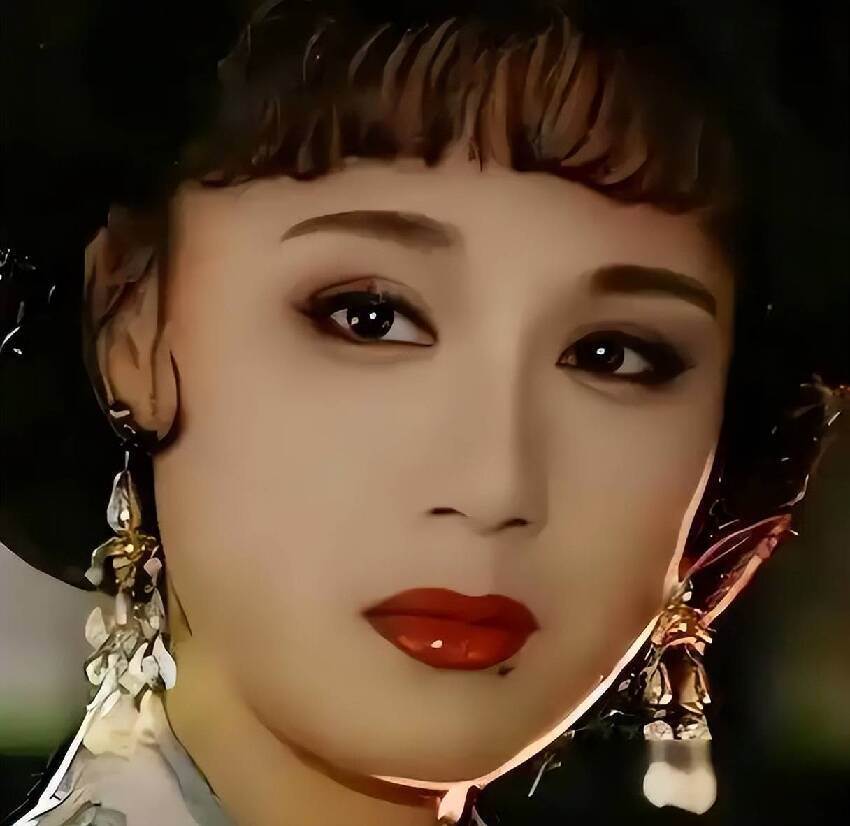 她長得太美被導演據為己有，同居27年無名無分，年僅63歲不治身亡