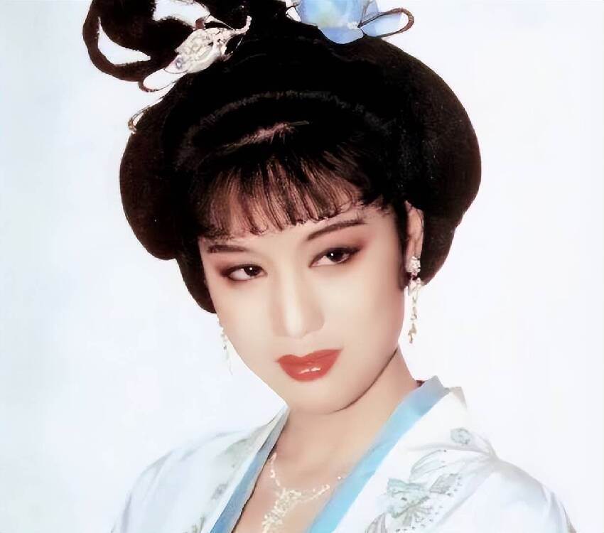 她長得太美被導演據為己有，同居27年無名無分，年僅63歲不治身亡