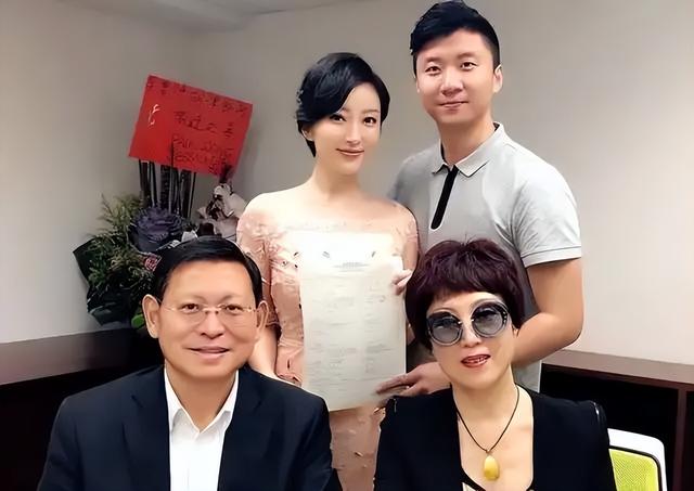 TVB前港姐被指是虎媽！讓孩子同時讀兩間幼稚園，幾年前秘嫁導演