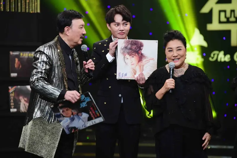 78歲余天突傳緊急送醫！一次拔4顆牙「大量出血」嚇壞家人，兒子心急違停吐露無奈心聲