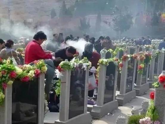 掃墓完別直接回家！命理師列「清明10大禁忌」誤踩衰整年，5點前要掃完「4生肖沖煞」別去這幾處