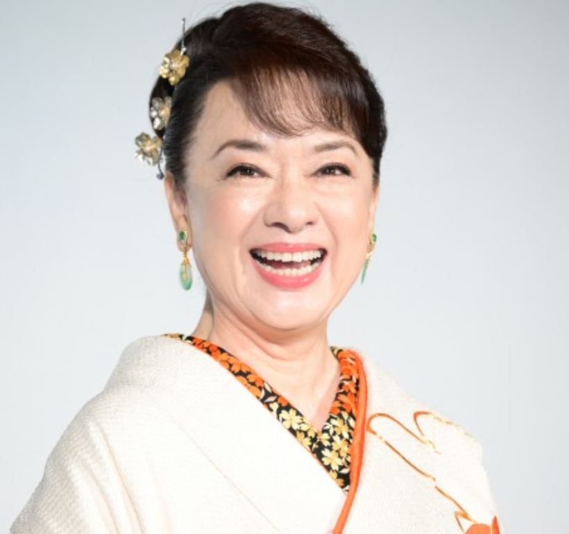 接棒江蕙！國寶級天后「返台宣布好消息」歌迷等了15年　「74歲寶刀未老」臉蛋超凍齡