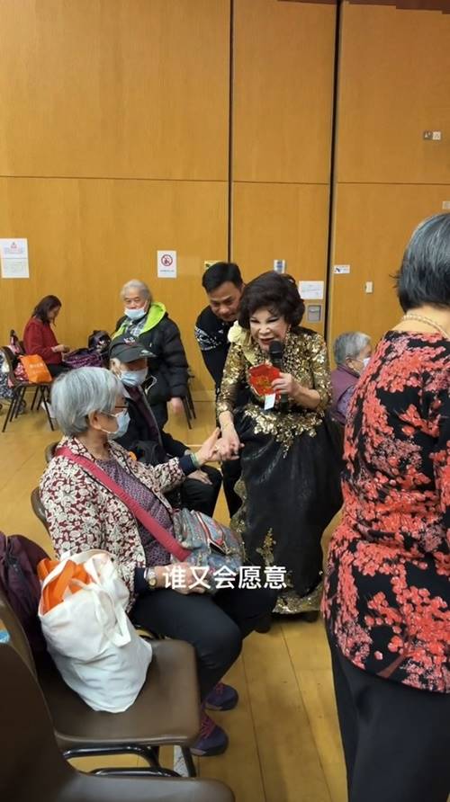 當50年情婦！資深女星分手後「嫁小5歲尪」姊弟戀維持39年，偕夫移民美國后自爆：前任有留一筆遺產