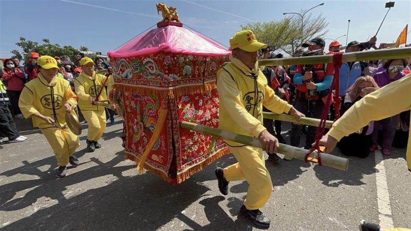 白沙屯媽祖又顯靈！好友命在旦夕「多日昏迷不醒」 他代為跪求「當晚神蹟就發生」驚喊：頭皮發麻