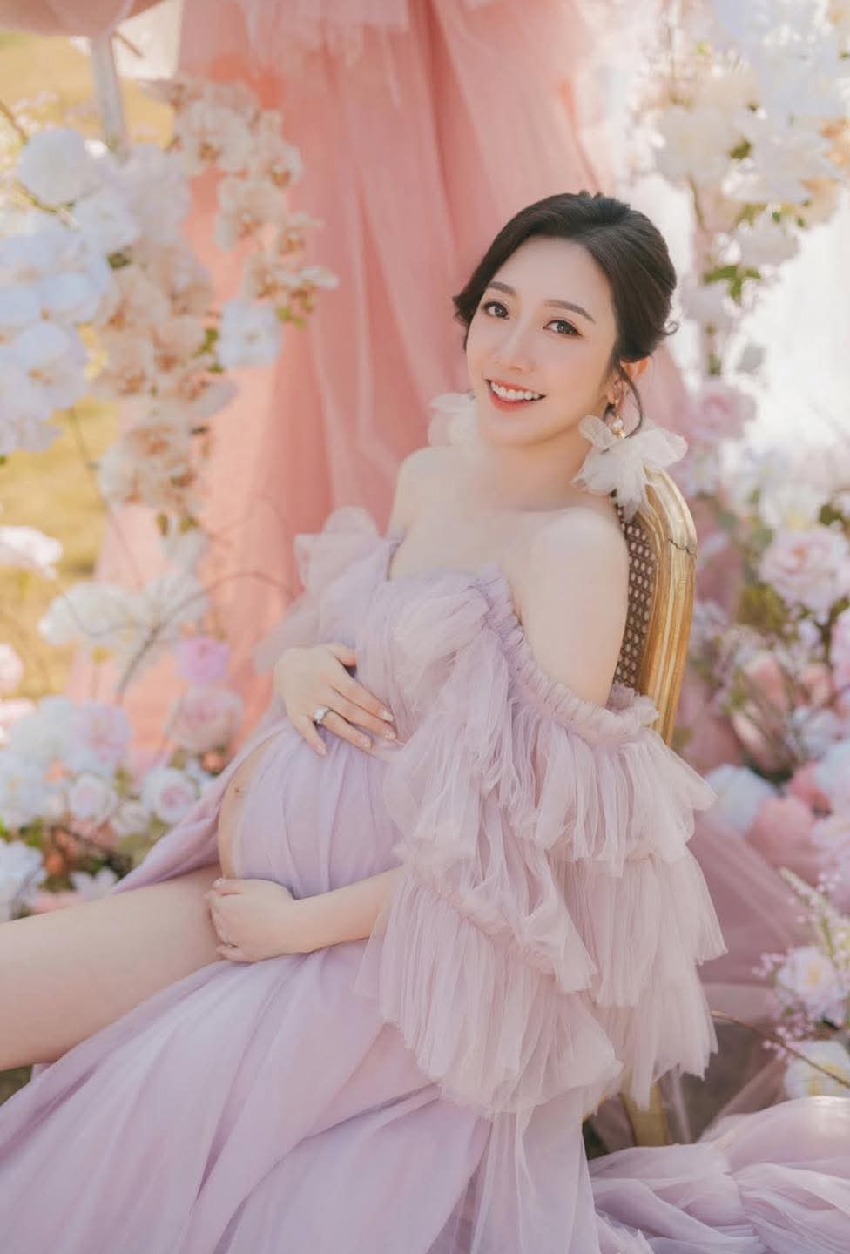 TVB小花何依婷成功誕下囡囡 曝光BB全貌特寫一部位 靚媽咪產後狀態一流