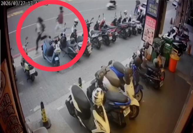 台中驚傳命案！26歲女「遭雙刀男追」送醫不治　路人想救「他冰冷丟一句」原因曝光