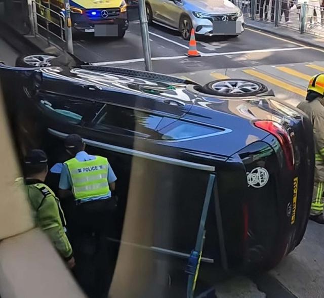 突發！香港知名女星發生車禍緊急送醫，駕駛車輛發生側翻