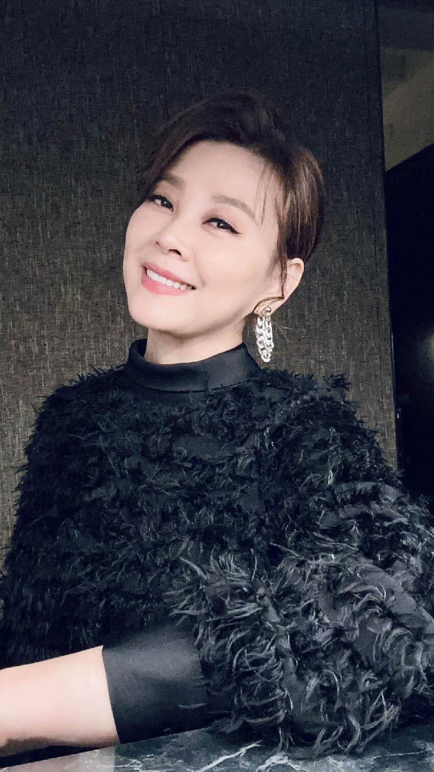 結婚11年還像新娘！ 54歲方馨「羞曝婚姻保鮮秘訣」：沒做就渾身不對勁...