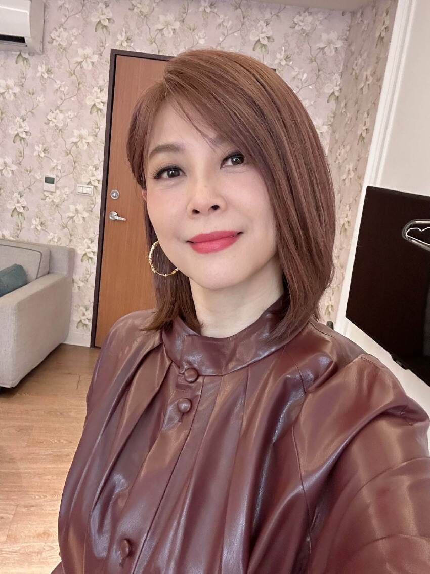 結婚11年還像新娘！ 54歲方馨「羞曝婚姻保鮮秘訣」：沒做就渾身不對勁...