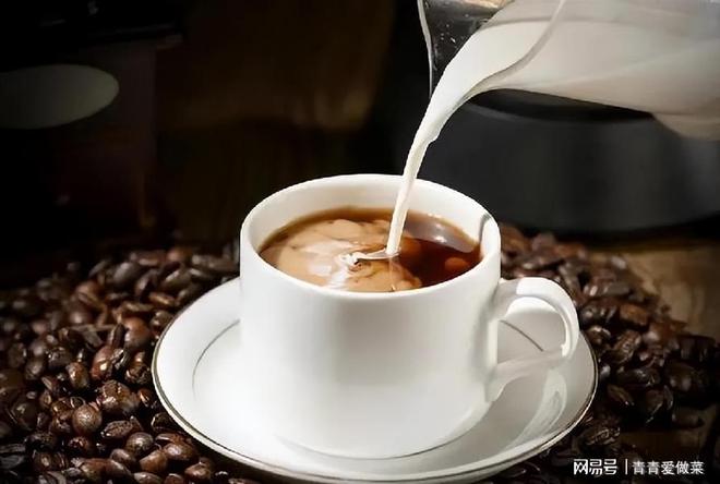 愛喝咖啡的注意了，醫生提醒！喝咖啡時千萬別碰它，否則血管硬化、失眠早醒、不養生反而養病，可惜很多人不知道！