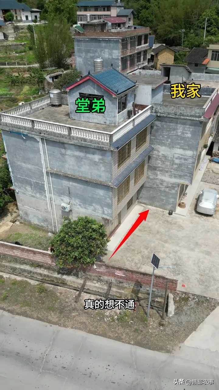 堂弟建房後退5米！鄰居議論紛紛，風水師曝「背後真相」，村民：這招太狠了