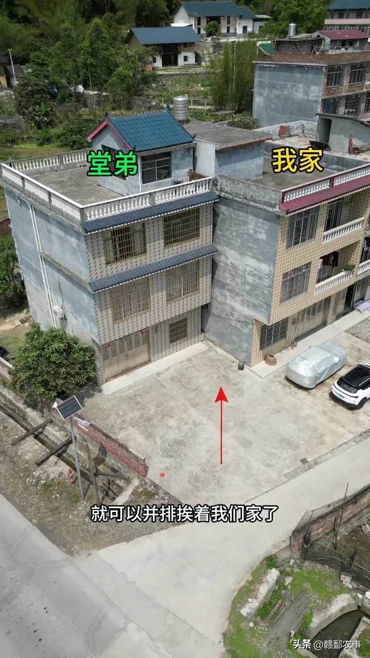堂弟建房後退5米！鄰居議論紛紛，風水師曝「背後真相」，村民：這招太狠了