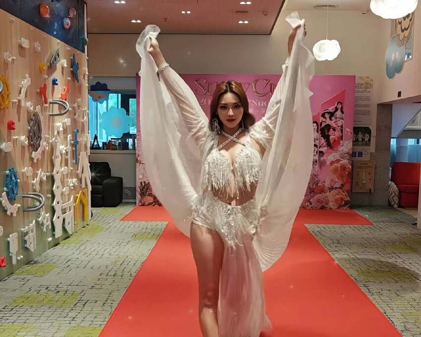 TVB女星化濃妝秀豐滿身材，靠戀綜走紅，到內地拍短劇當女主