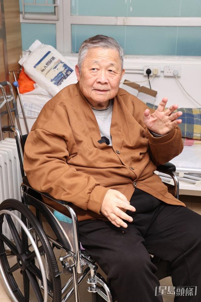 79歲秦煌兩次摔倒入院搬VIP房！卧床大便不覺沒尊嚴，盼活到90歲