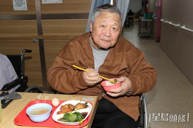 79歲秦煌兩次摔倒入院搬VIP房！卧床大便不覺沒尊嚴，盼活到90歲