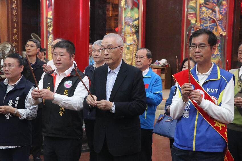 不只馬英九！78歲吳敦義「同樣爆失智」　昔呆滯畫面曝「叫不出他人名字」