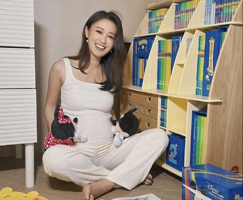 恭喜！TVB億萬富家女懷孕八個月，孕肚不明顯上圍變豐滿，網友猜測要生男孩