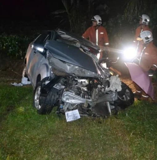 轎車失控撞長巴 1乘客斃命 24人安然無恙