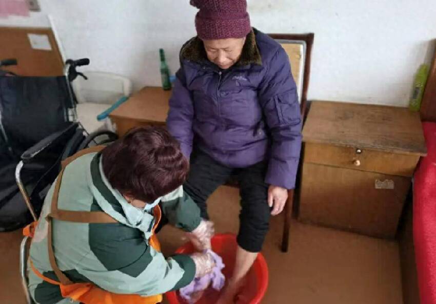 年過50才明白,即使再有孝心,伺候老人時也要立下這3個規矩