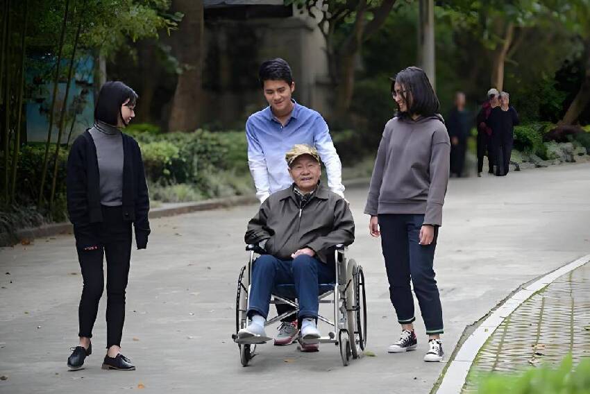 年過50才明白,即使再有孝心,伺候老人時也要立下這3個規矩