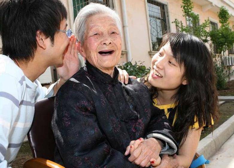 年過50才明白,即使再有孝心,伺候老人時也要立下這3個規矩