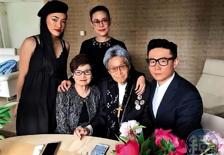 2018年，台灣著名主持人赴瑞士安樂死！兒子講述其「安樂前慘狀」： 我非常後悔！