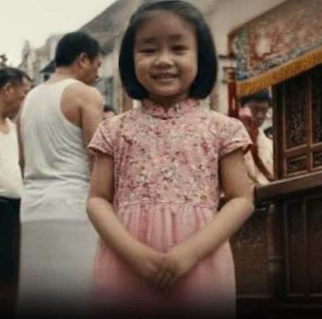 花蓮少女廟會失蹤12年，孫子幫爺爺打開手機查看當年照片，真相讓爺爺徹底崩潰...