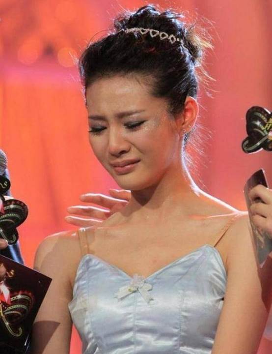 原來她已離世！月子期間慘遭丈夫家暴，葬禮母親都不參加，死因令人惋惜