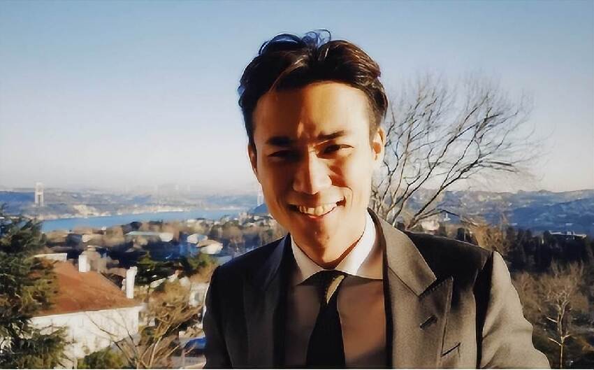 五年前口袋只剩兩百塊，他靠賣口罩一年狂入278億元，住20萬一夜酒店，如今下場曝光