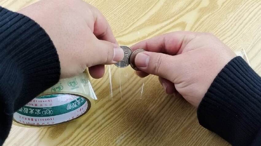 今天才發現,找膠帶頭這麼簡單,再也不用拿手摳了,早學會早省事