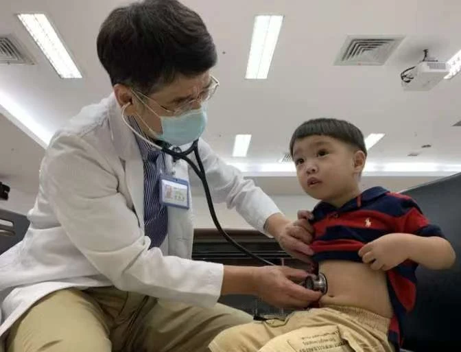 6歲男童大便顏色越來越黑，醫生檢查後才發現男童「得了胃癌」！沒想到問題竟然出在媽媽每天給他吃的「這個食物」!