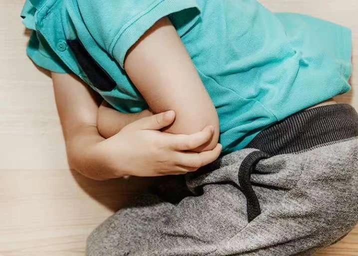 6歲男童大便顏色越來越黑，醫生檢查後才發現男童「得了胃癌」！沒想到問題竟然出在媽媽每天給他吃的「這個食物」!