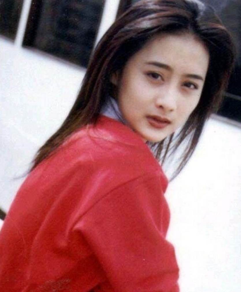 她的顏值美到「讓瓊瑤瘋魔」,全劇組停擺3年虧損「3000萬」,只為等她長大演女主角