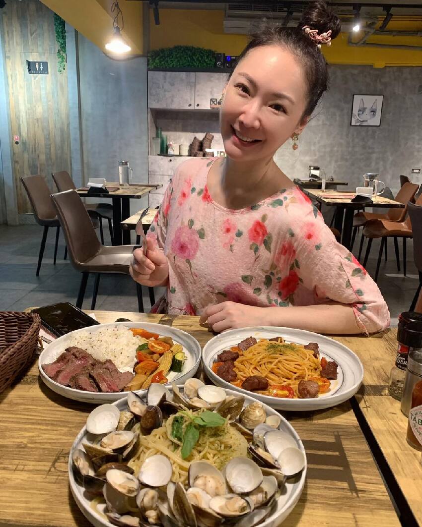 才剛結婚!48歲女星認了「媽媽多次大戰老公」婚姻亮紅燈 無奈嘆「以後不再是妳女兒」透心結起因