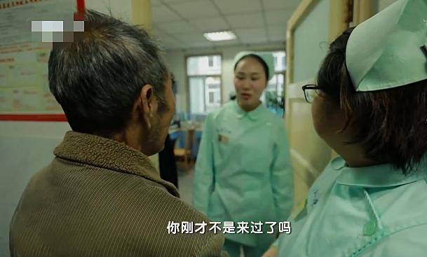 忘記妻子已逝!84歲癡呆老翁「每天帶好吃的醫院找愛妻」醫護錯愕「日復一日耐心應對」後續更催淚